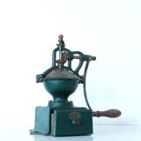 Old coffee mill from the beginning of the 20th century