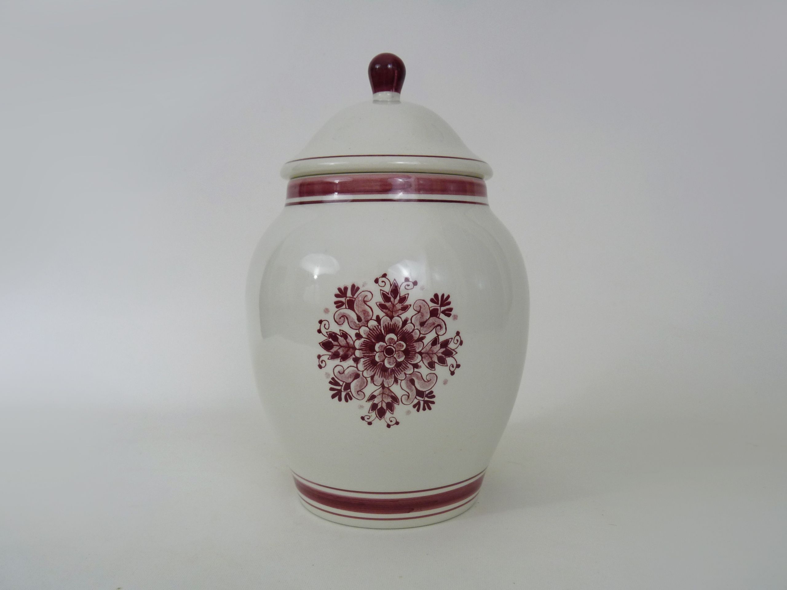 Former apothecary pot