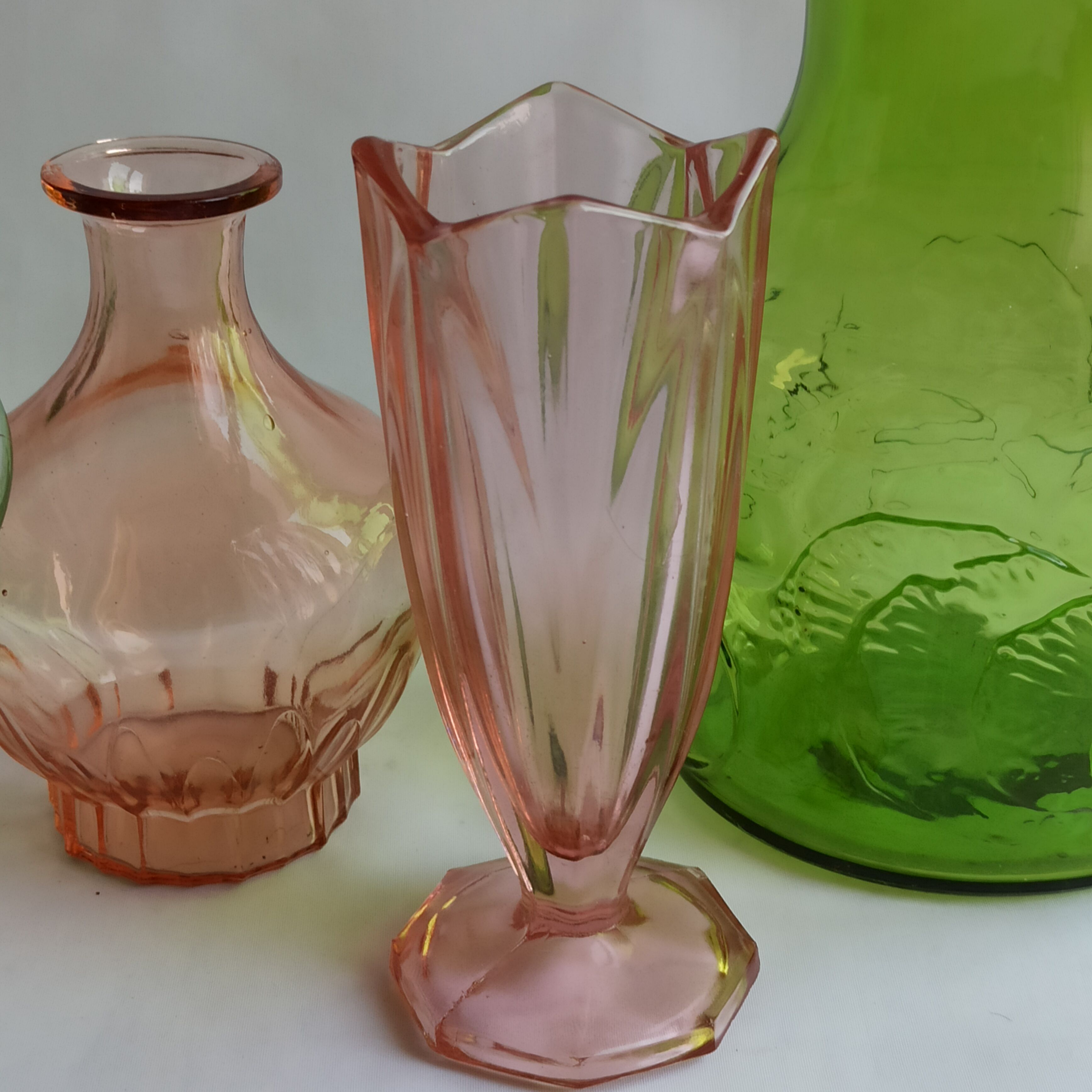 Pink Art Deco tulip vase in moulded glass