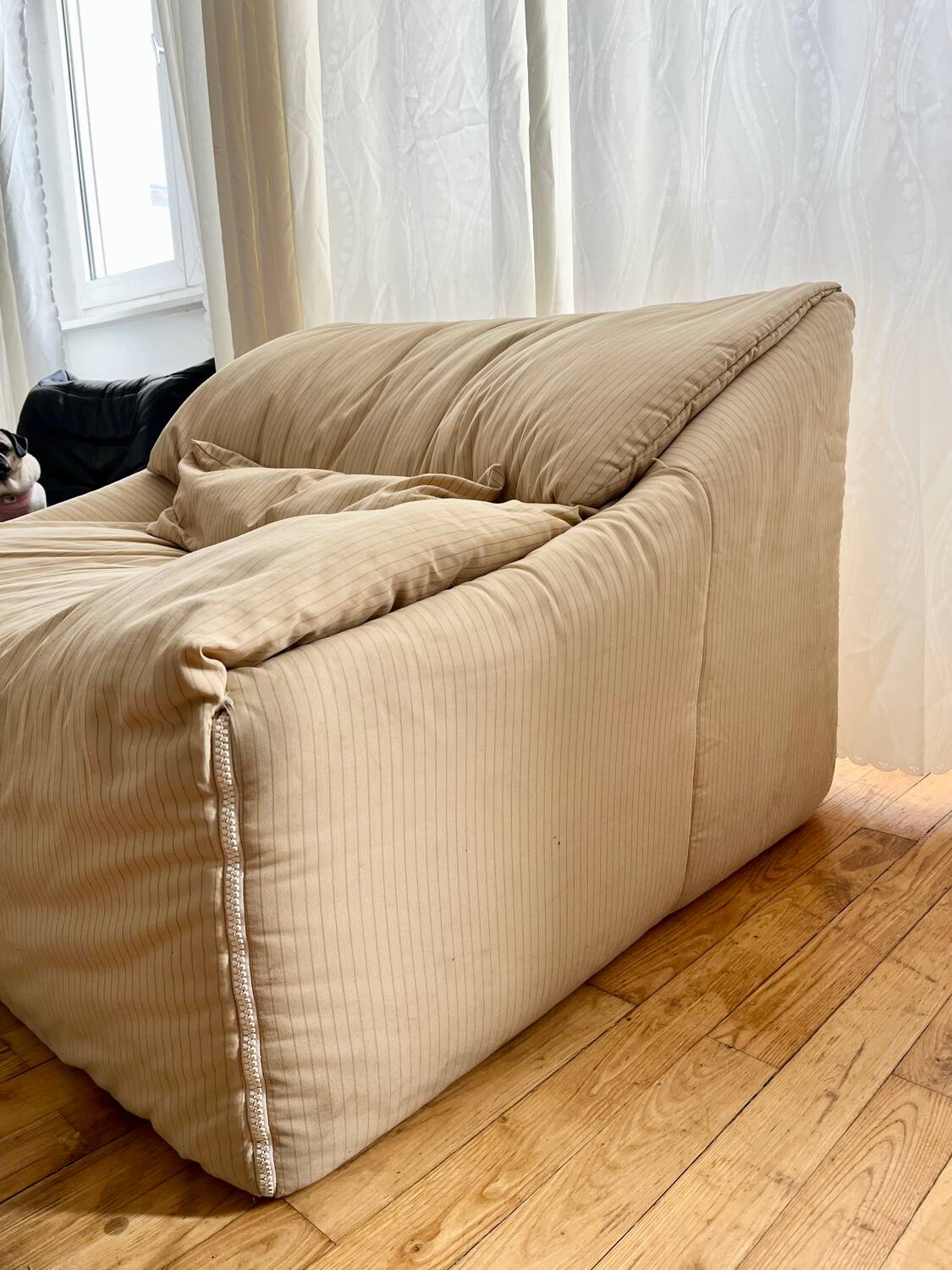 Chauffeuse Plumy Annie Hiéronimus pour Cinna