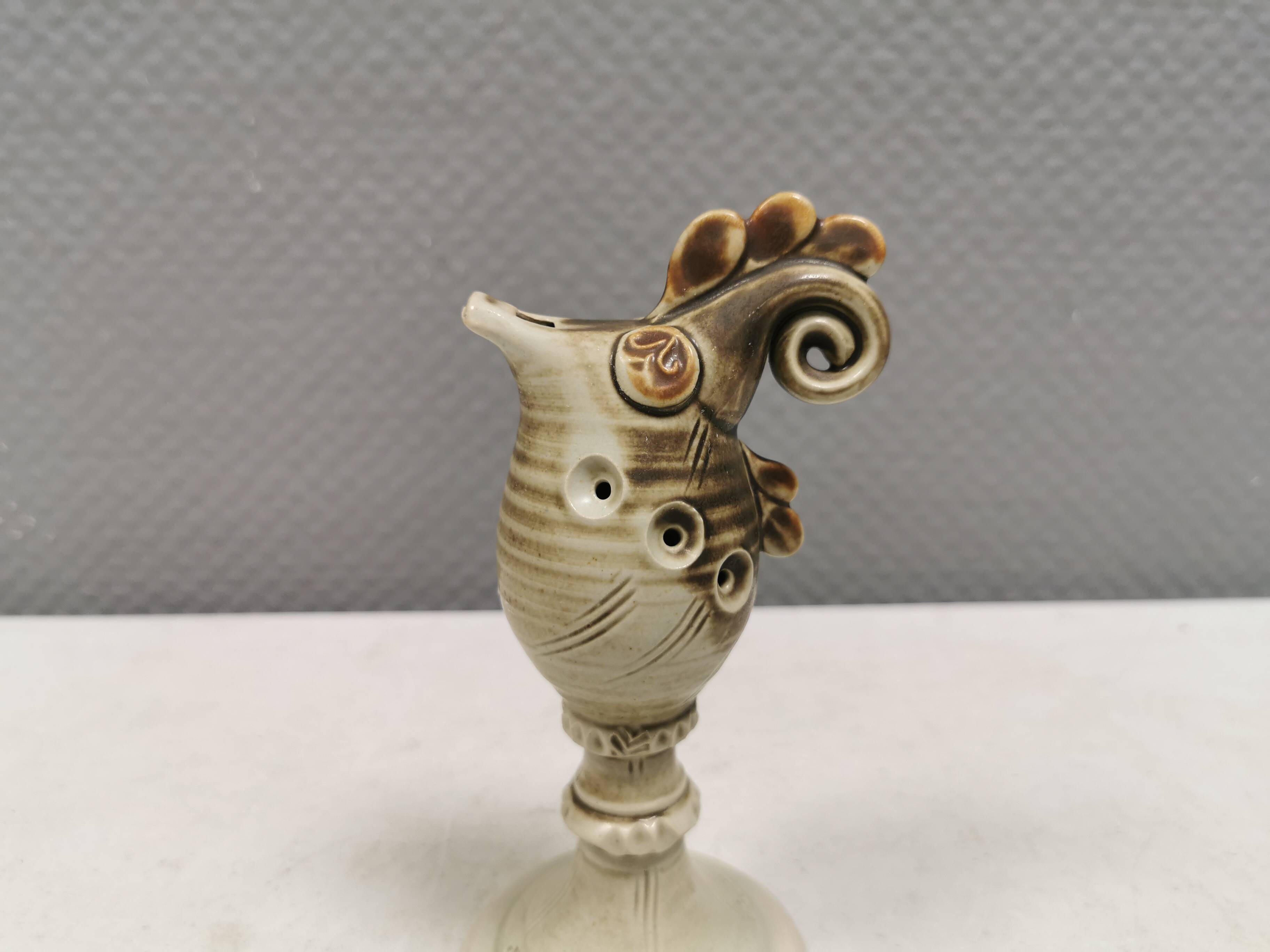 Stoneware ‘bird’ by Helene Wager-Sandström, Sweden 1995.