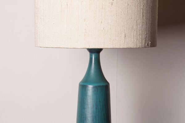 Lampe tronconique à poser Danoise en grés bleu mat par Gunnar Nylund pour Nymolle 1960.