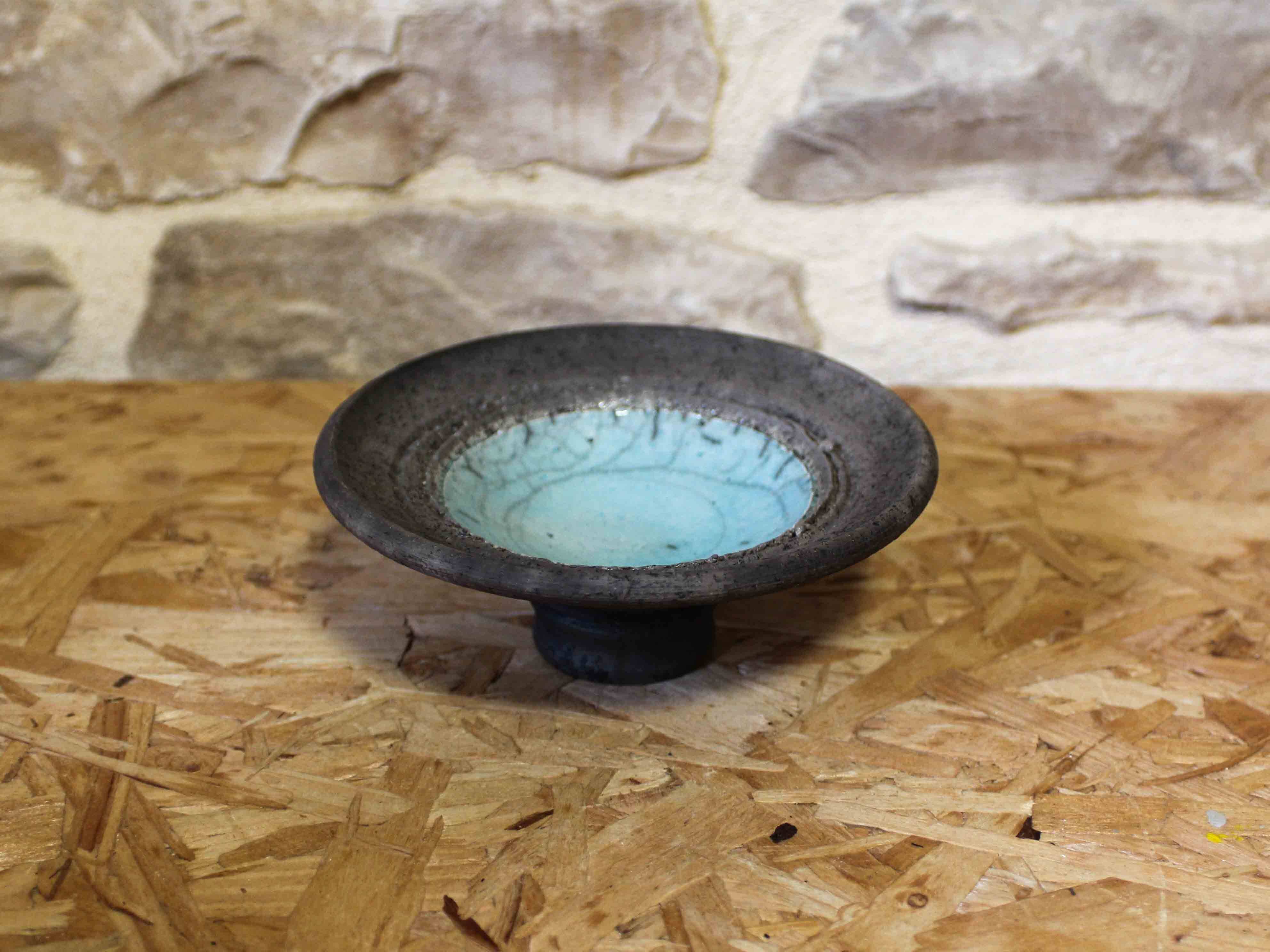 Bowl on a pedestal in raku - Michel Cohen
