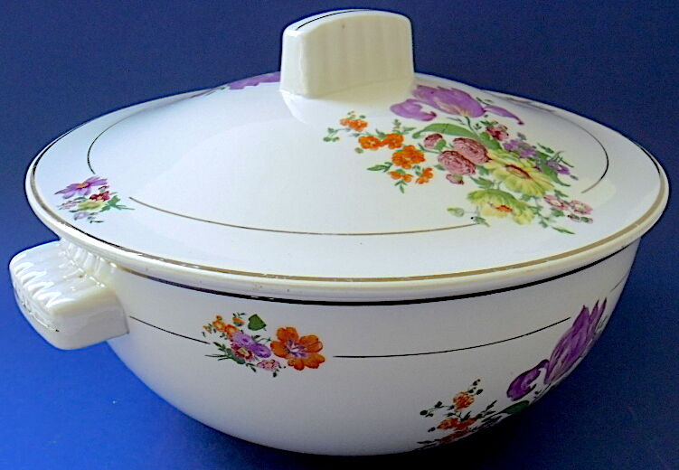 Soupière en semi-porcelaine d'Orchies à décor floral