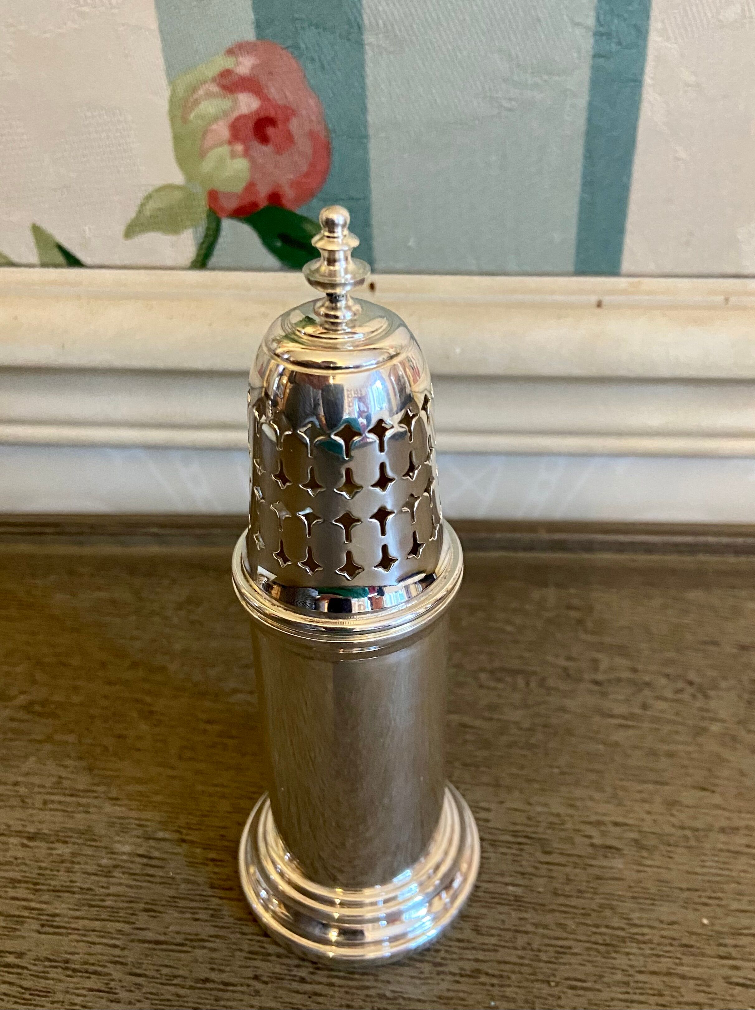 “Louis XIII” shaker