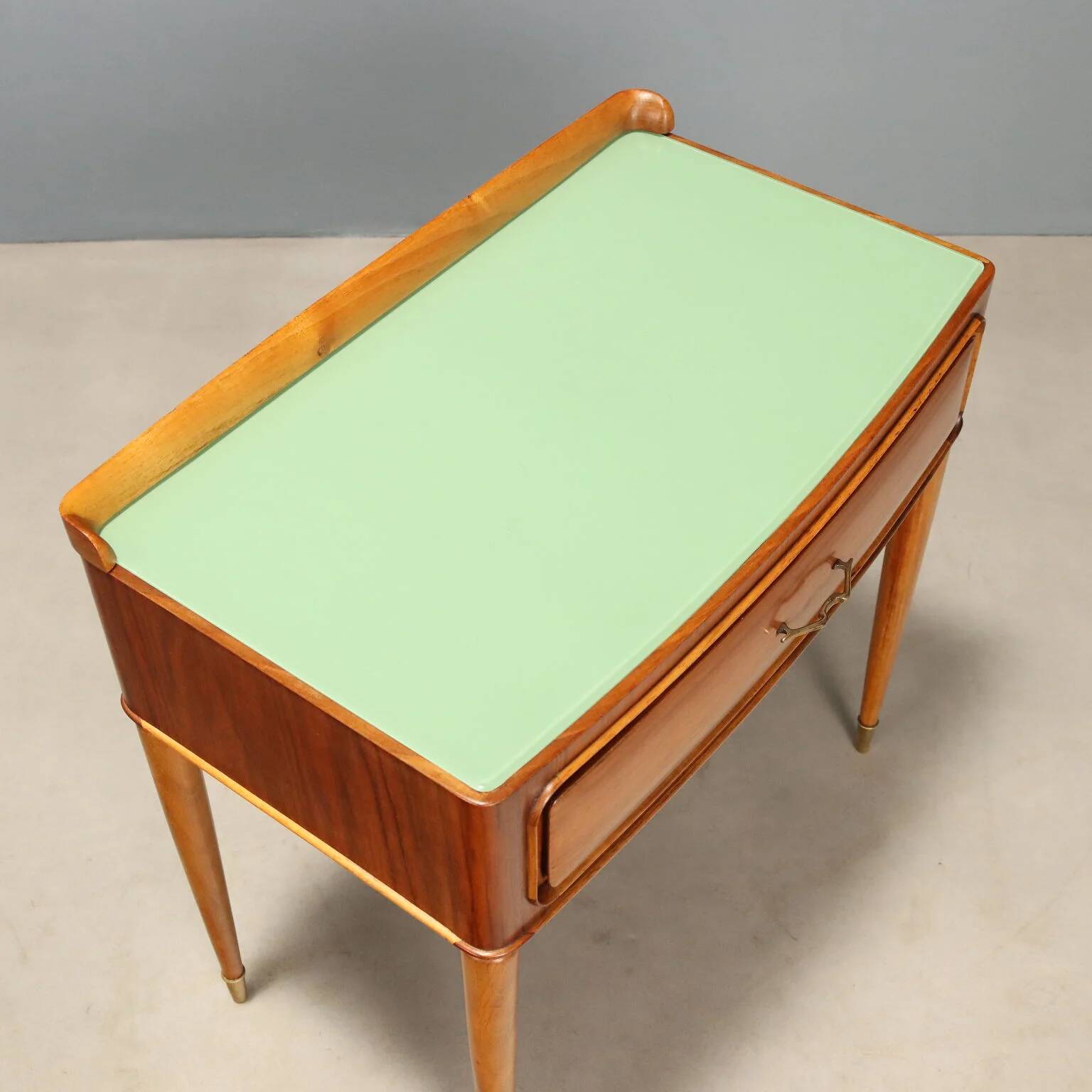 Paire de tables de chevet vintage avec tiroir années 1950