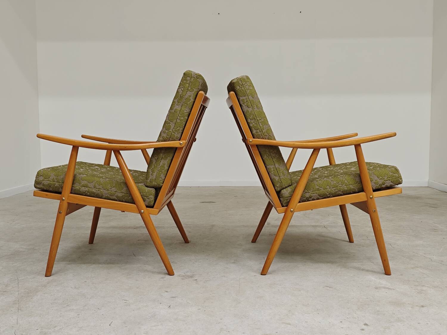 Pair of "boomerang" armchairs by Antonin Suman for Ton "Thonet" 1960