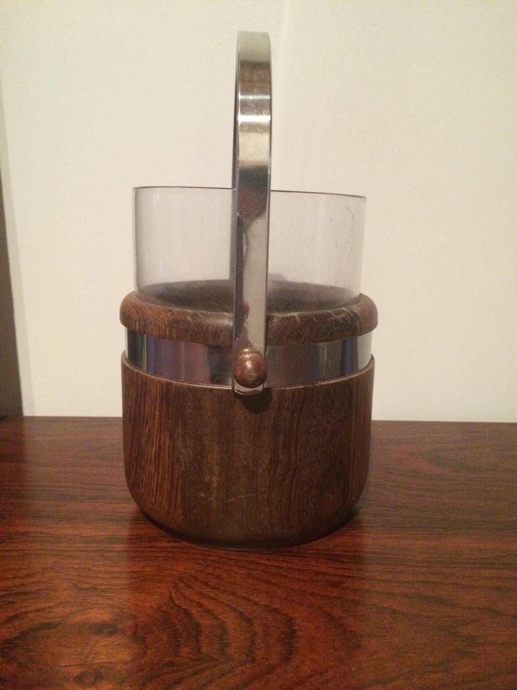 Scandinavian ice bucket