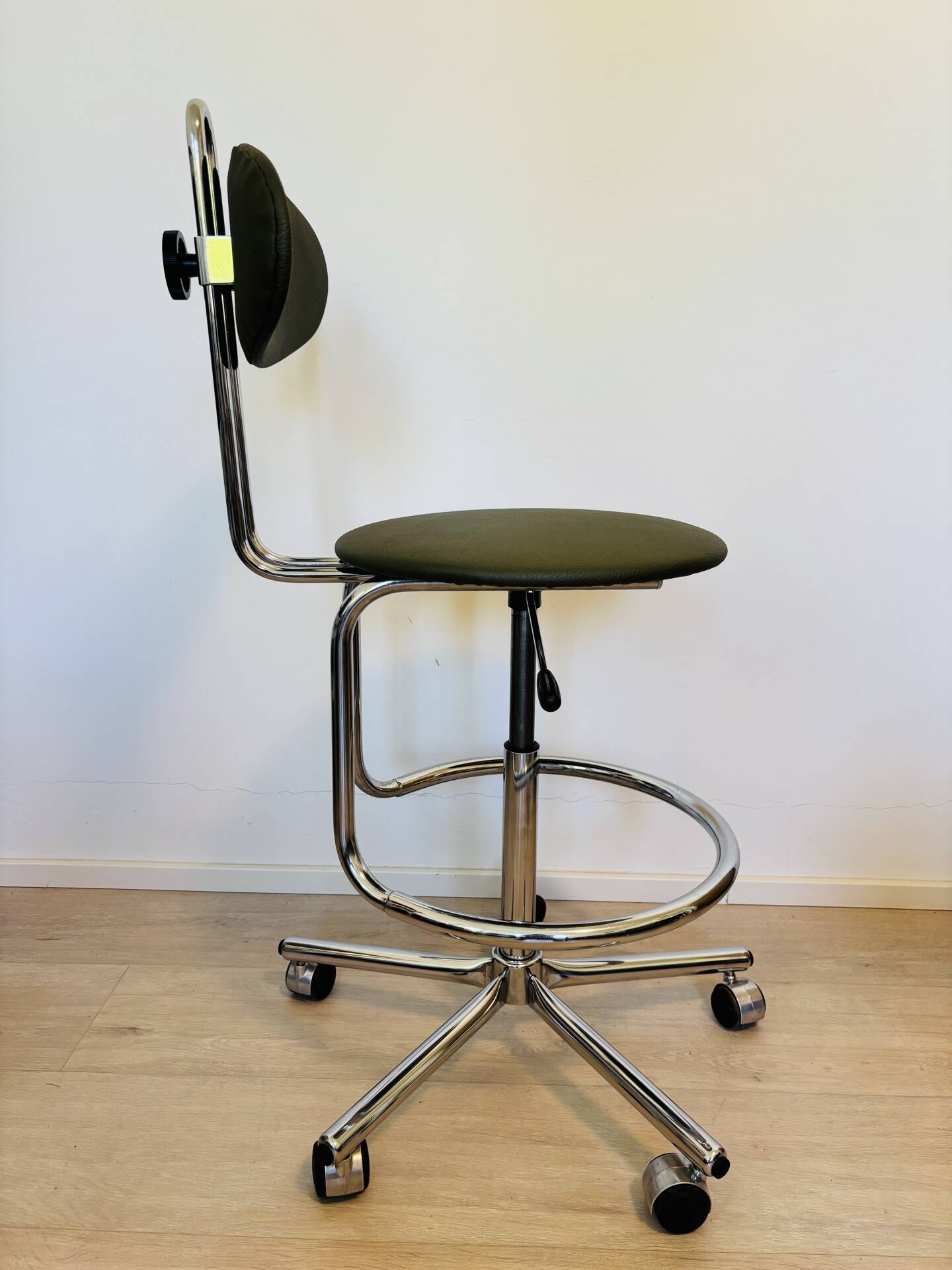 Vintage office chair fully restored by Kovona, Czechoslovakia, 1970s.