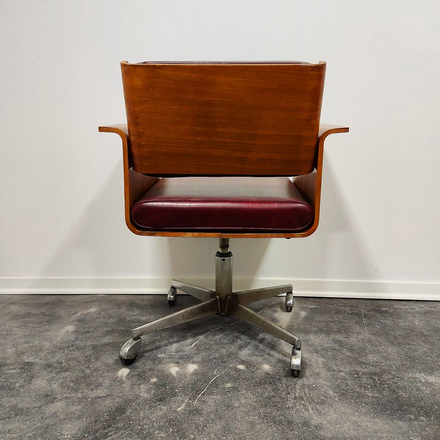 Chaise avec accoudoirs (pivotante), années 1970