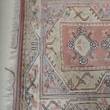 Rug melas Anatolian wool fringe on pink background 208x120cm