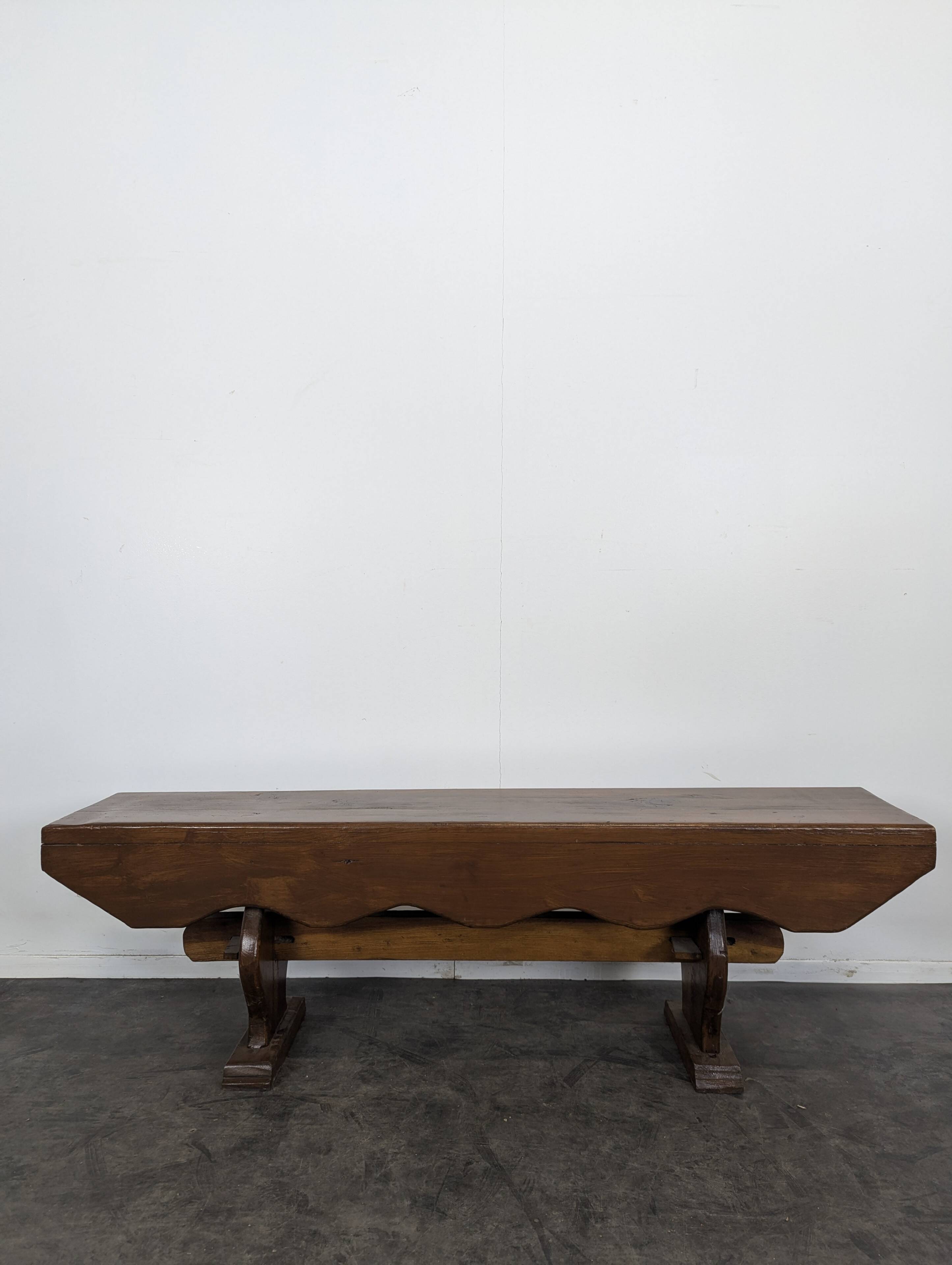 Rustic bench in solid oak with a small dowel size.