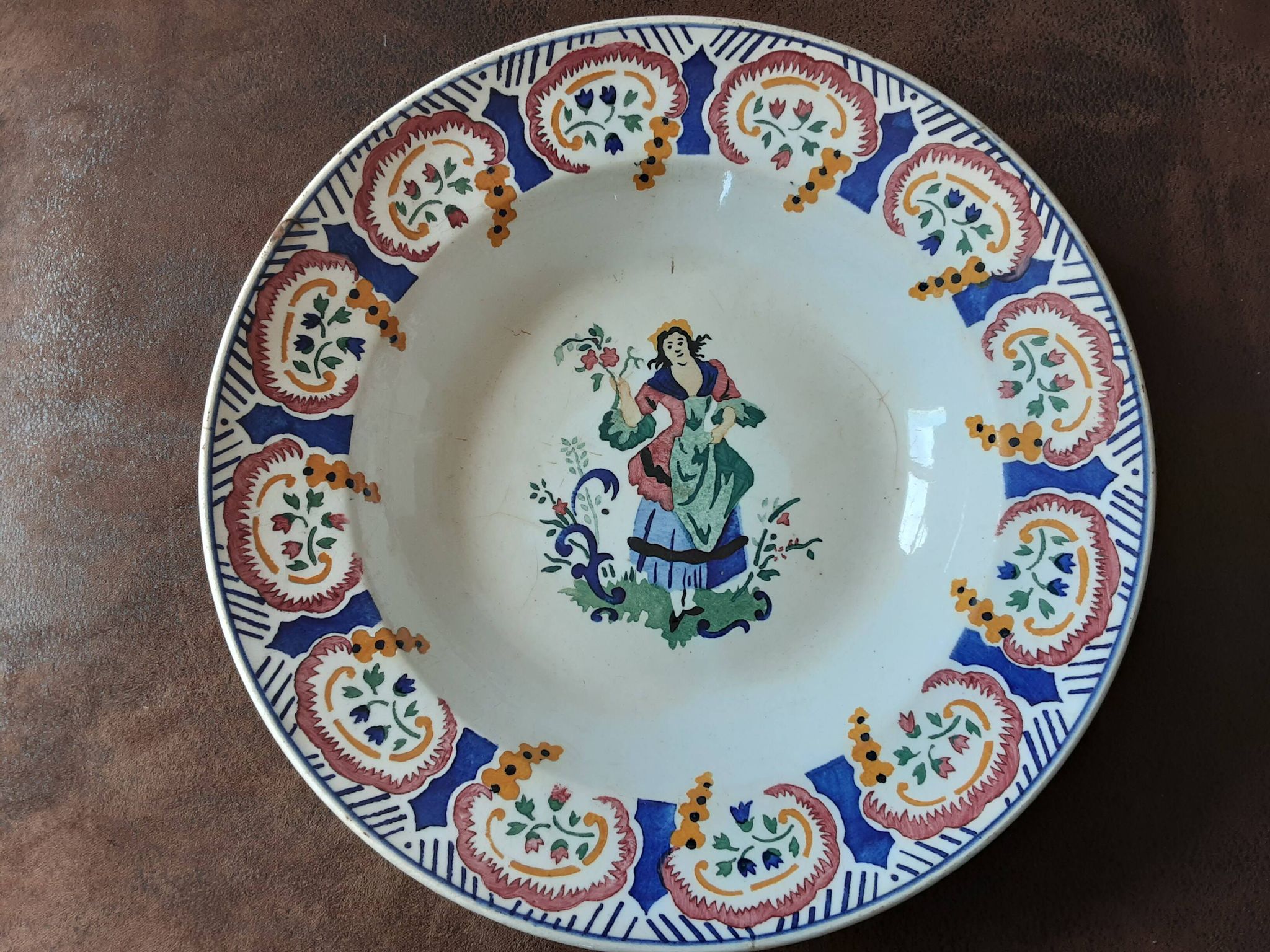 Plat rond  porcelaine  opaque de Gien