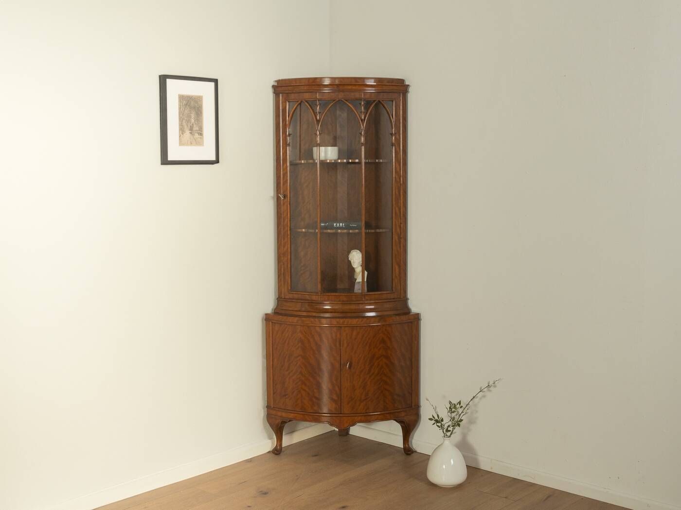 Classic English corner display cabinet in Georgian style from the 1920s