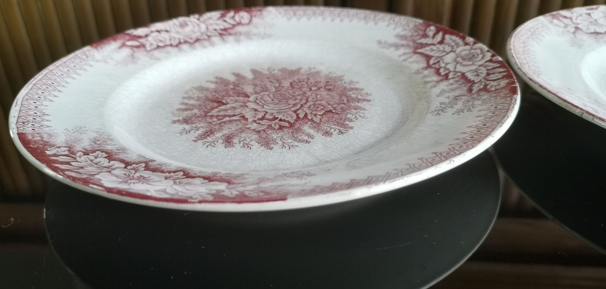 2 anciennes assiettes plates à fleurs rose poinçonner terre de fer hamage st amand "jardinière"