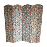 Screen old wood and flowery fabric