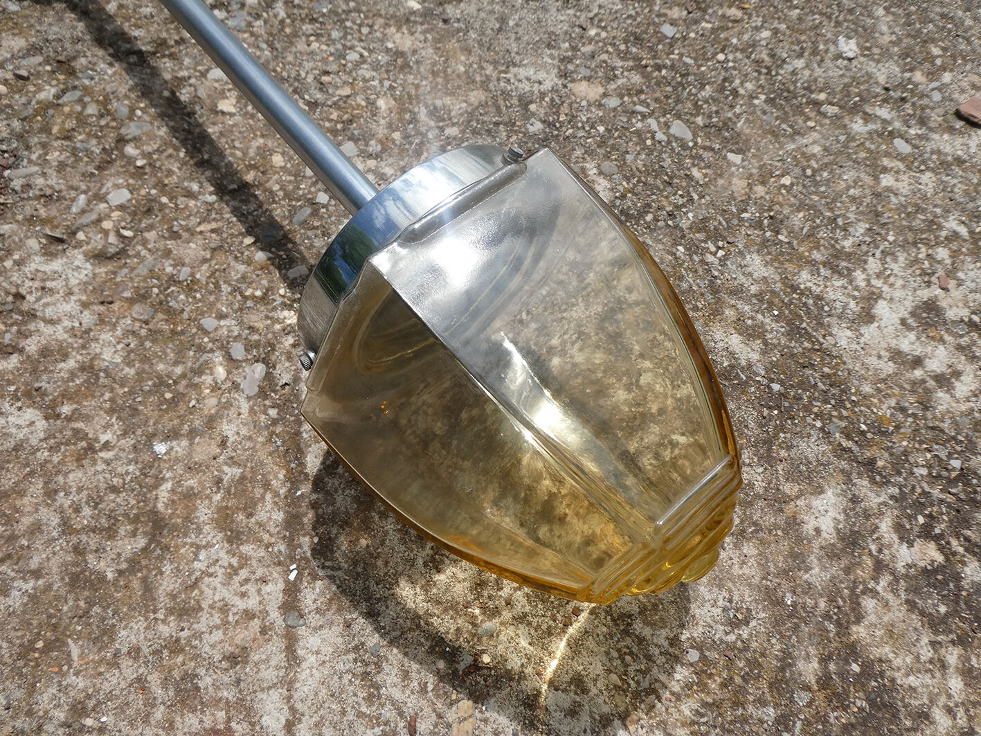 Suspension art deco globe in yellow glass