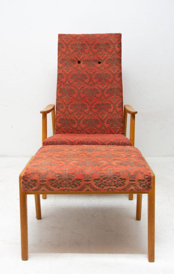 Fauteuil du milieu du siècle avec repose-pieds, fabriqués par la société TON dans l'ancienne Tchécoslovaquie dans les années 1960 AVEC REPOSE-PIEDS DE TONNE, ANNÉES 1960