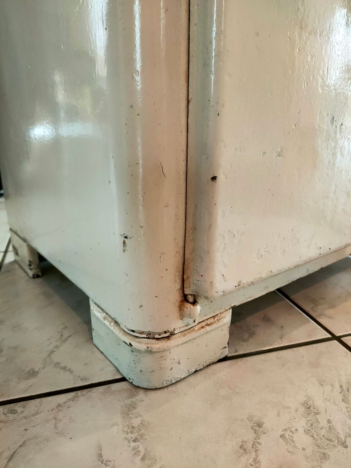 Buffet en tôle émaillée