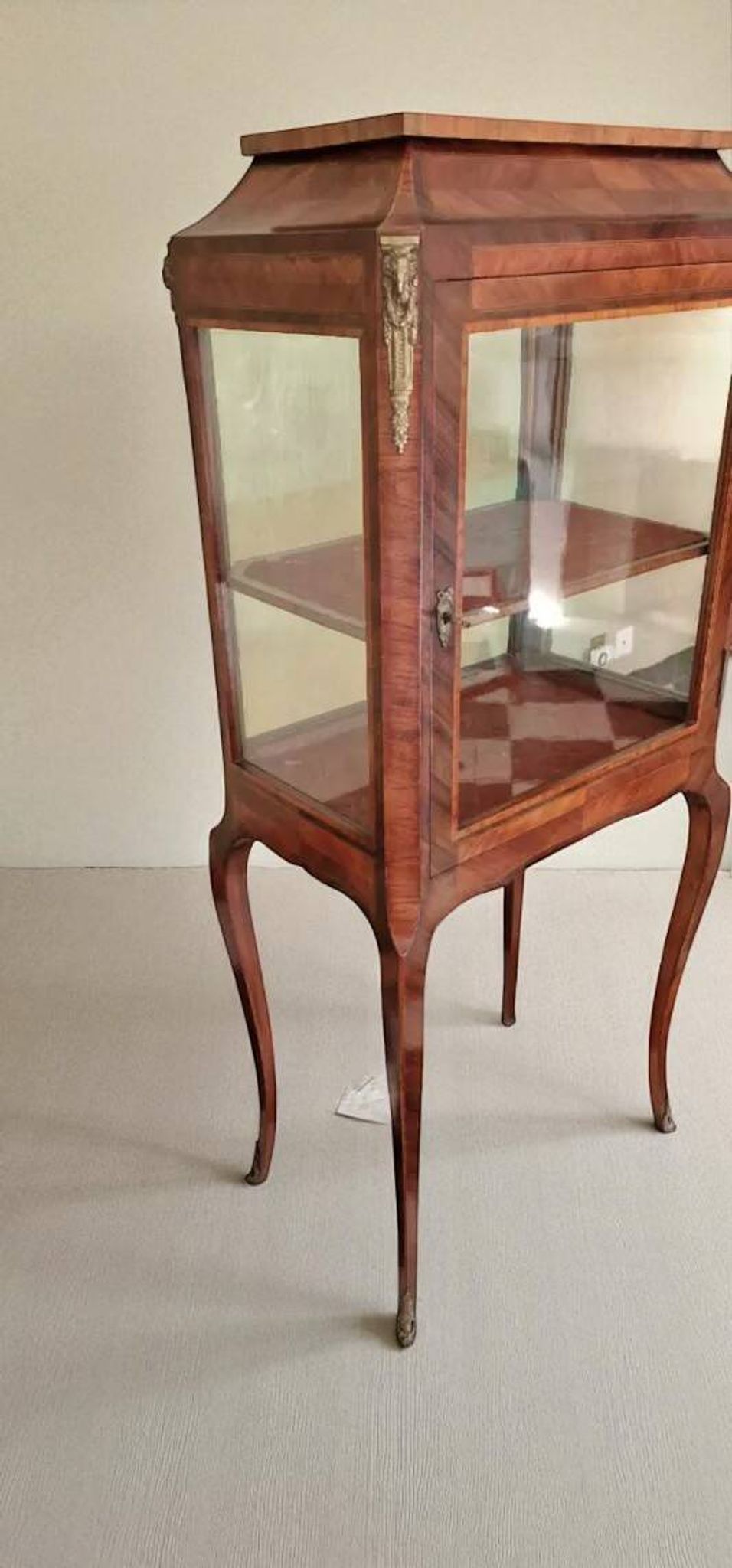 Vitrine de style Louis XV