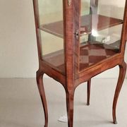 Vitrine de style Louis XV