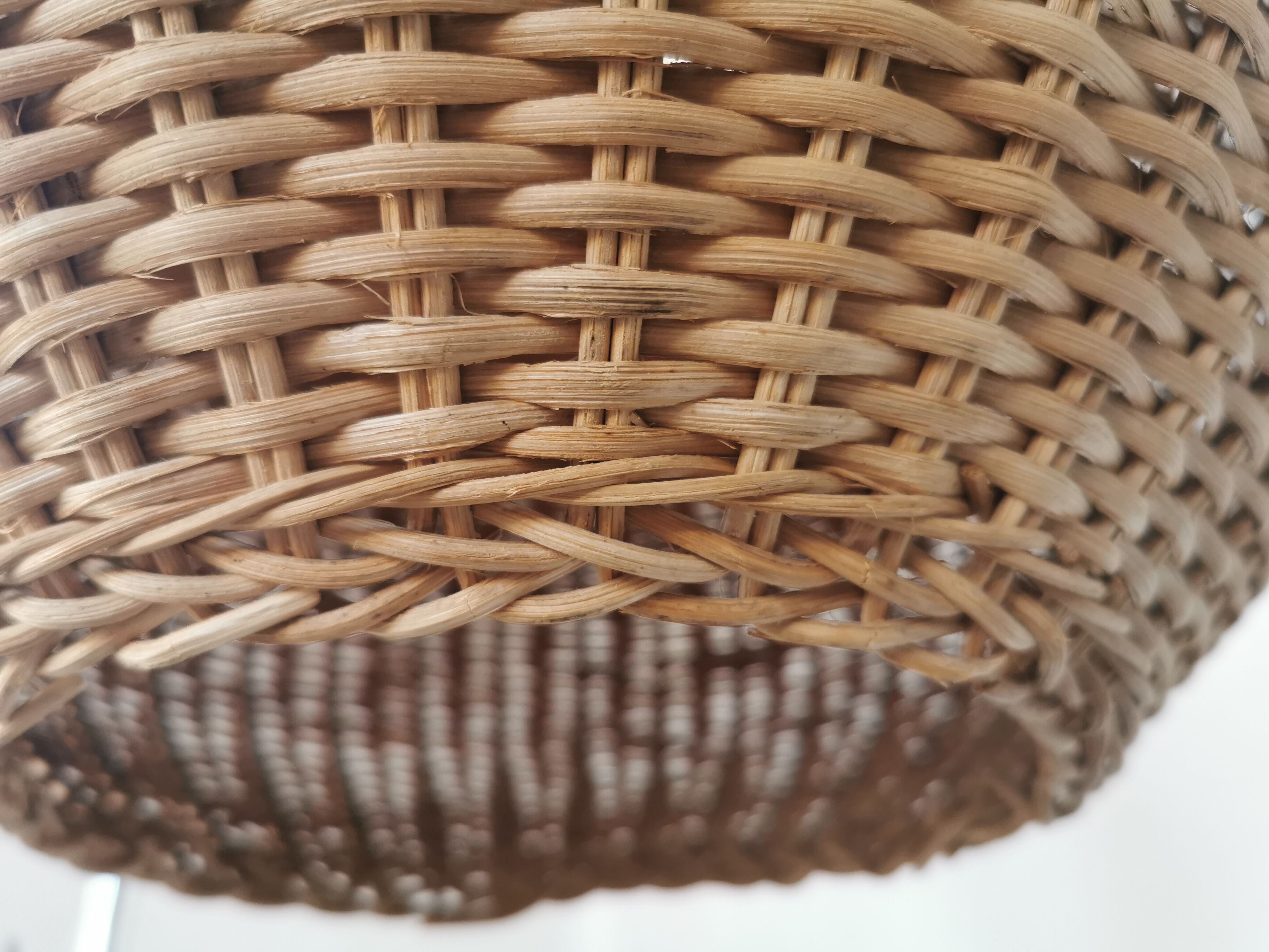 Rattan ball suspension