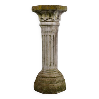 Socle en pierre composite. XXe siècle