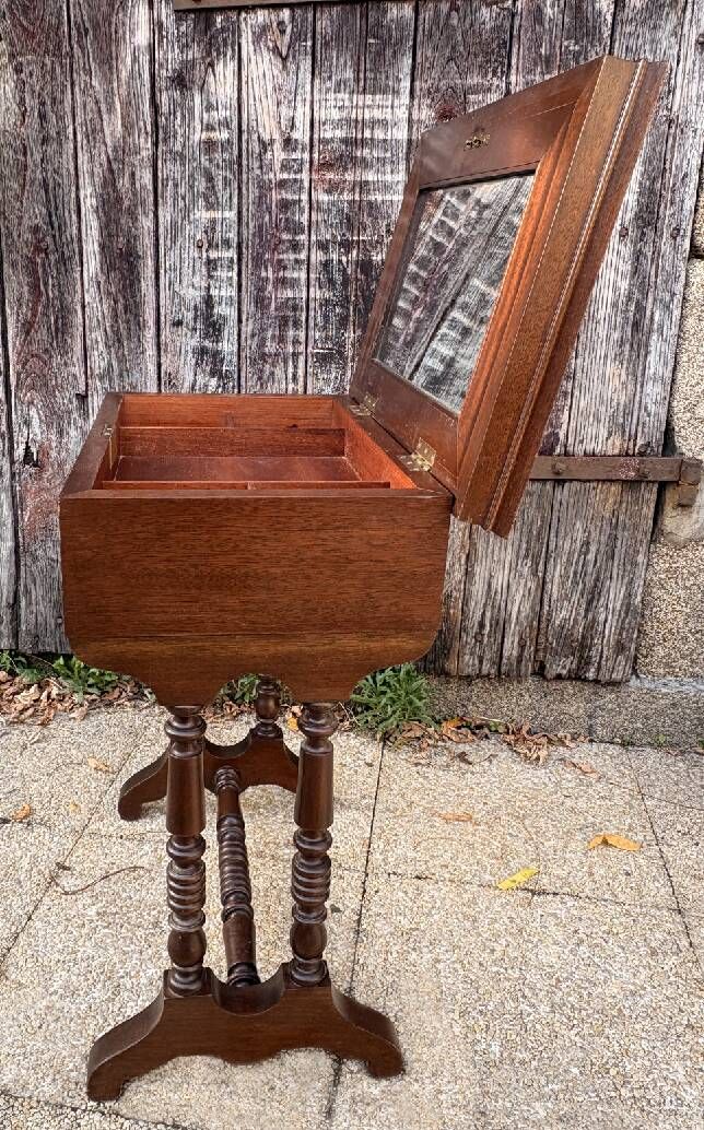 Traveling mahogany dressing table, working woman, Victorian charm - 19th century.