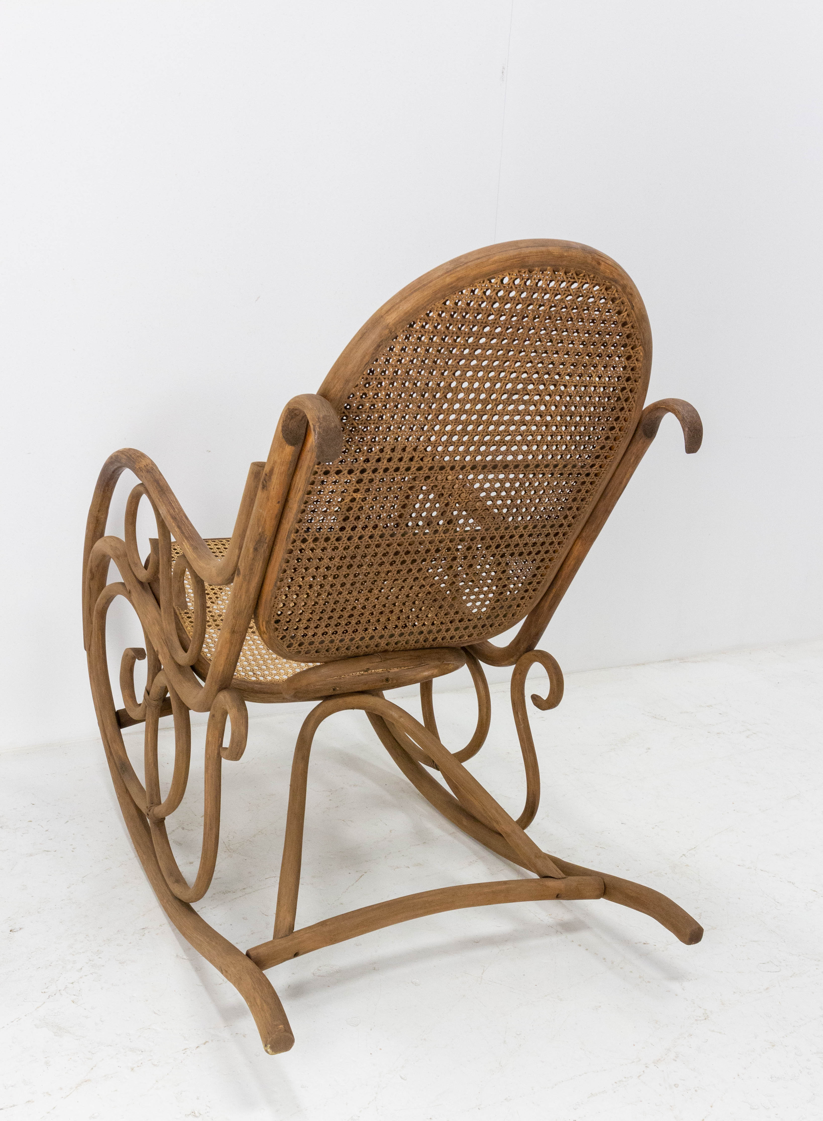 Rocking chair curved wood and cannage