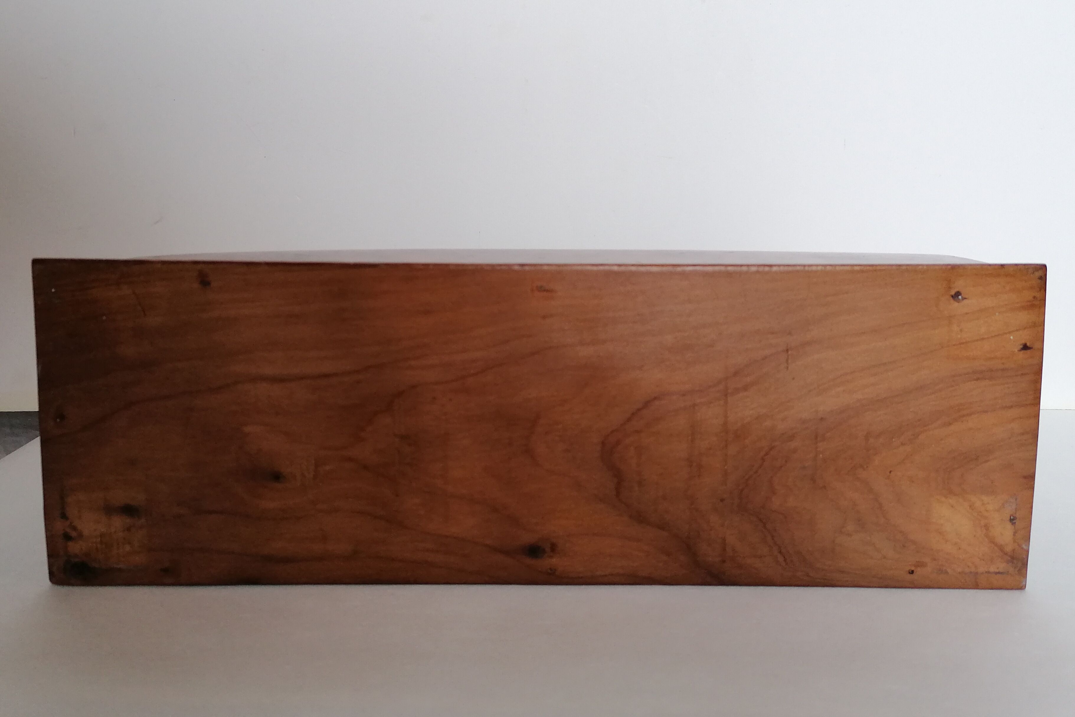 Letter holder thuja magnifying glass