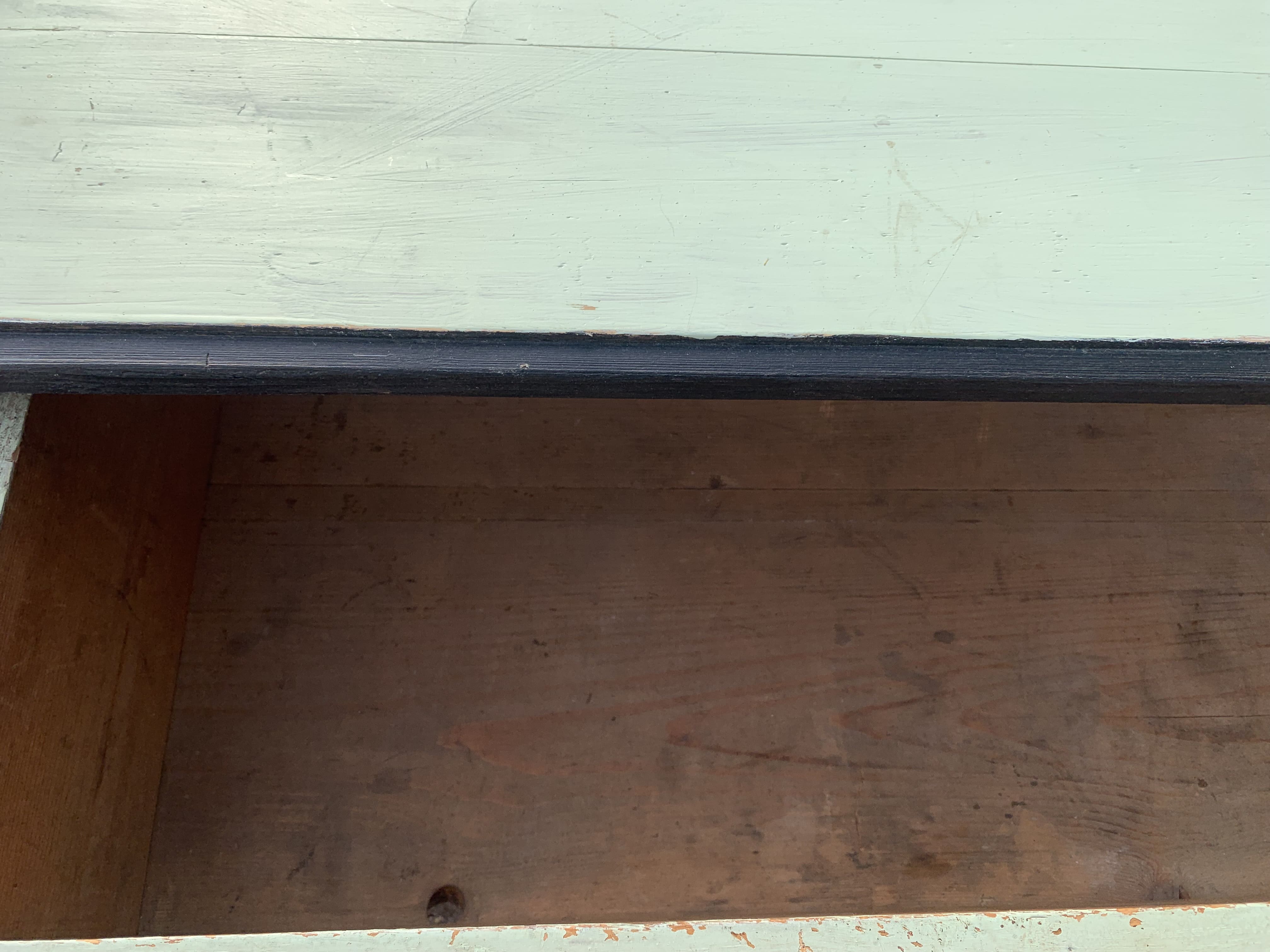 Green chest of drawers 3 drawers