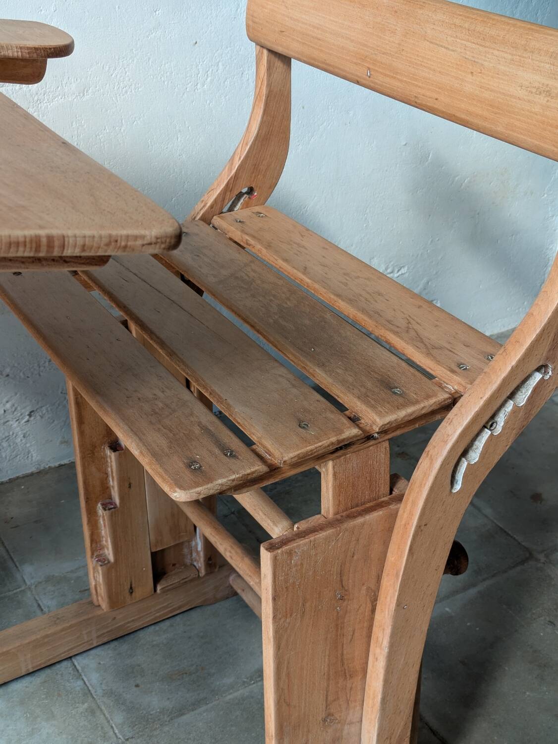 Bureau d'écolier en bois