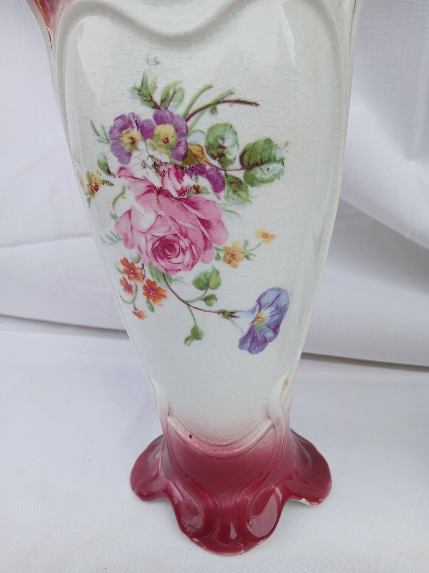 Paire d'anciens vases en barbotine d'Onnaing