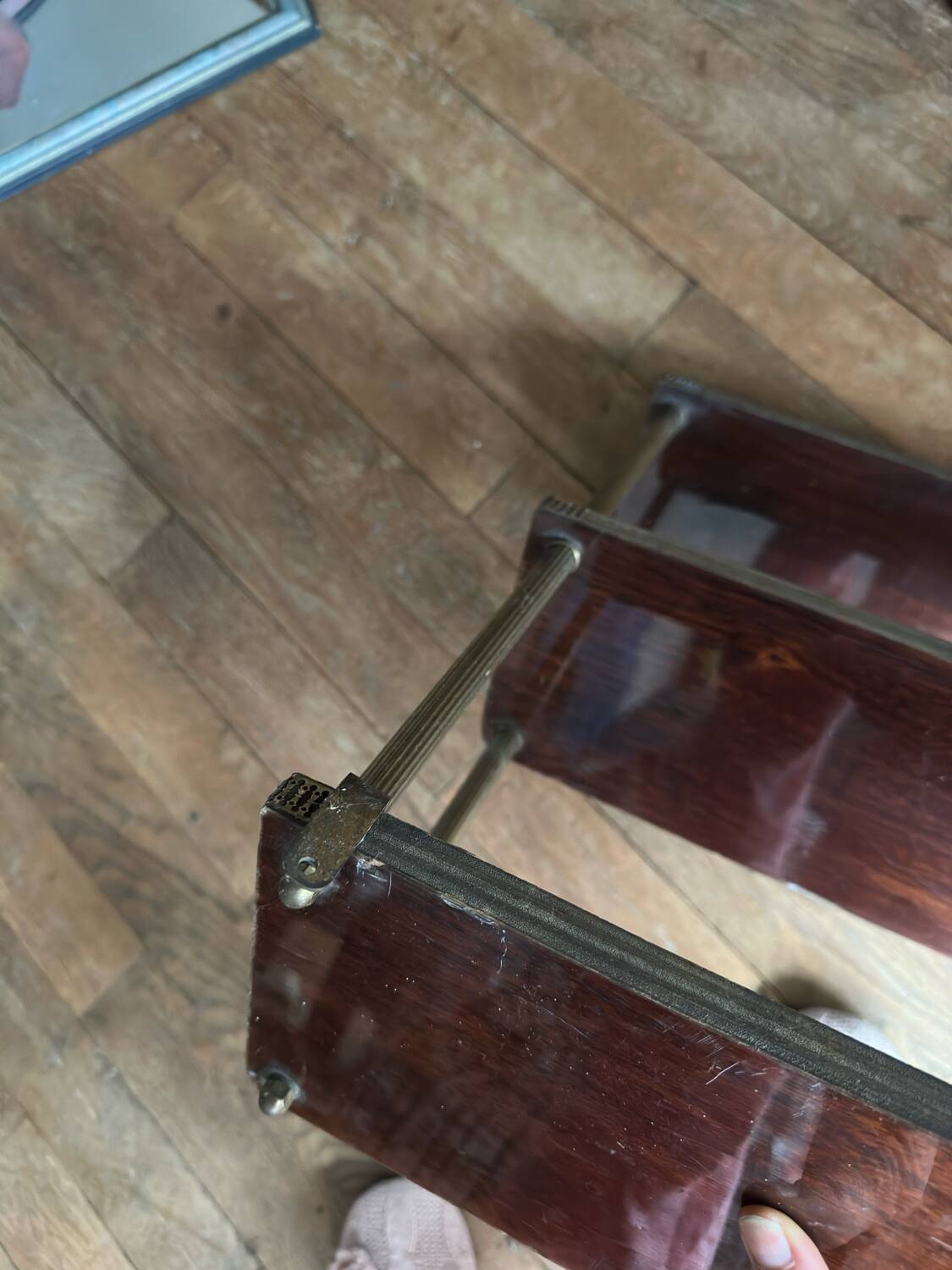 Petite étagère murale