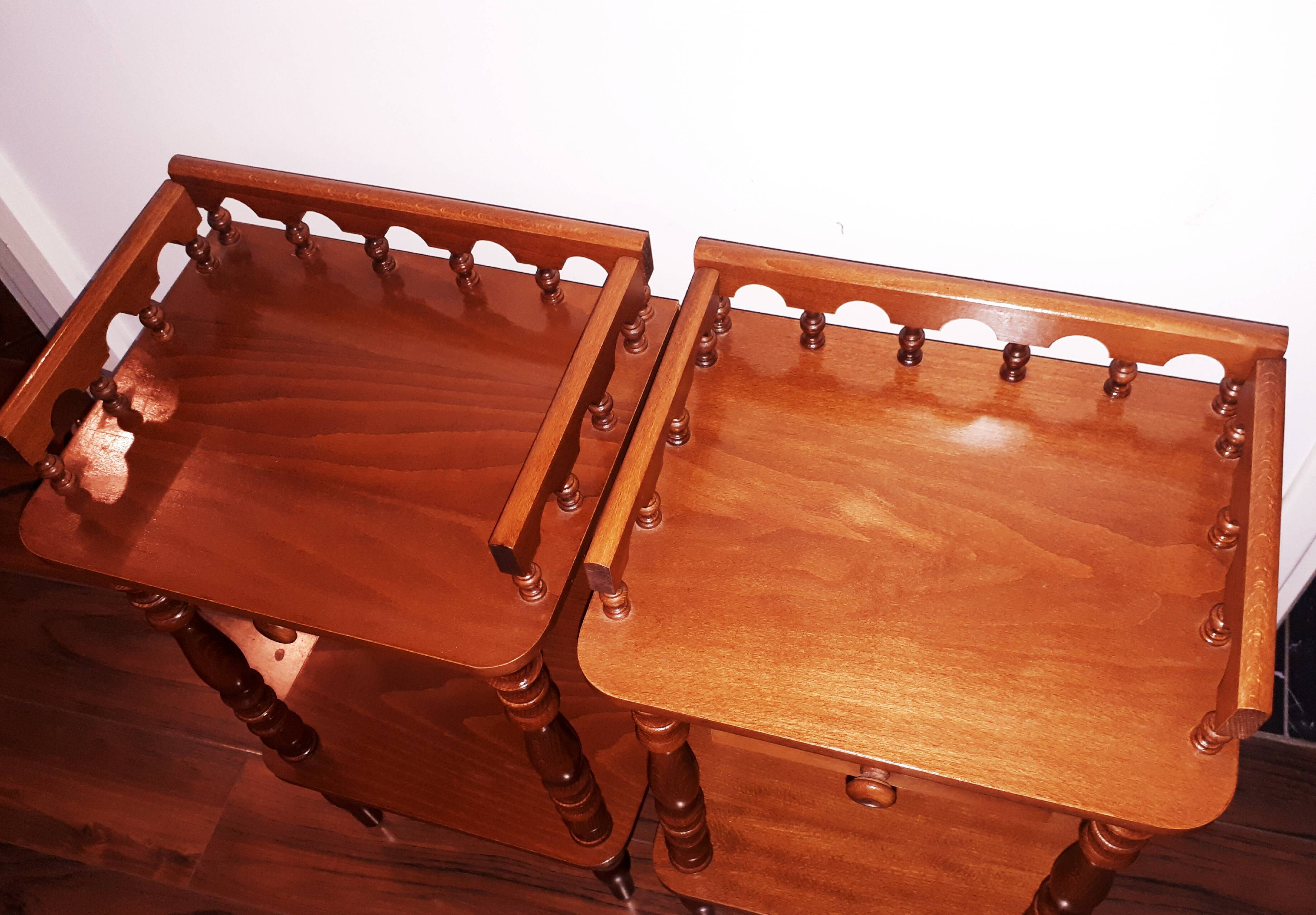 Paire de tables de chevet