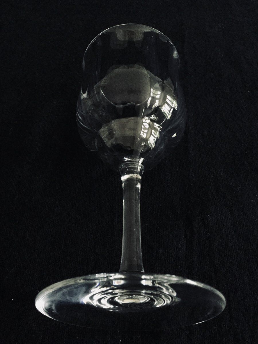 Set of 8 white wine glasses in Baccarat crystal model Capri