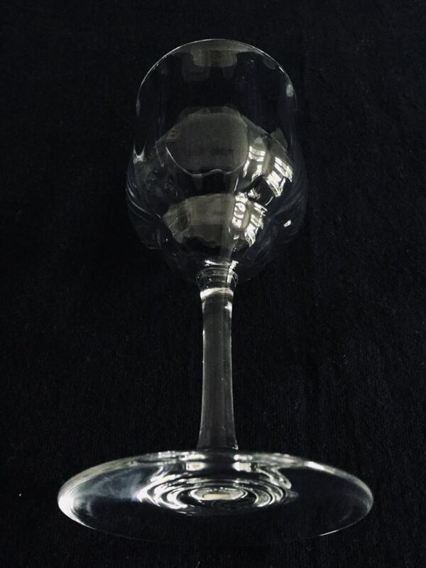 Lot de 8 verres à vin blanc en cristal Baccarat modèle Capri