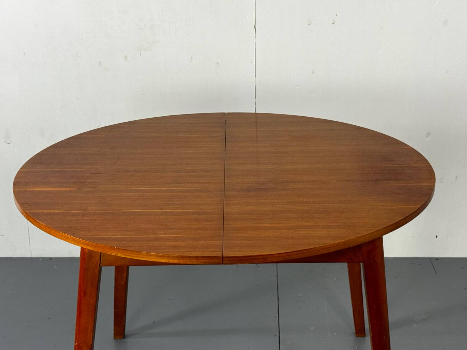 Table à manger ronde extensible moderniste danoise du milieu du siècle, 19