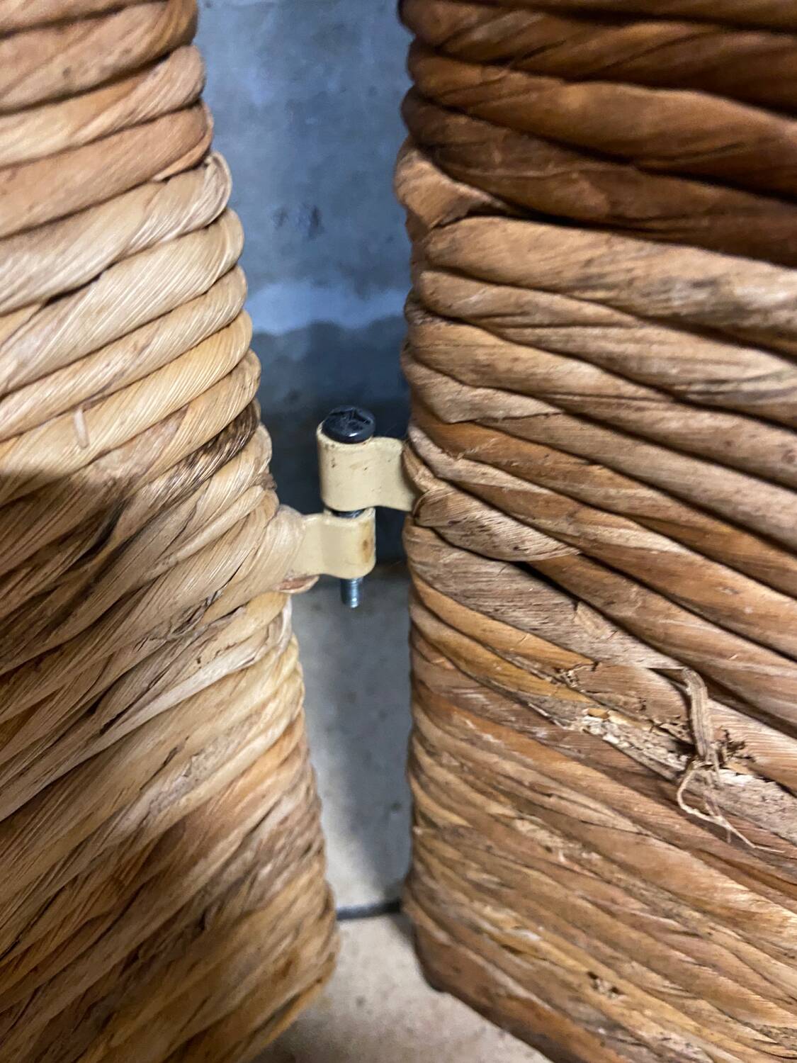 Vintage screen in straw and braided rope