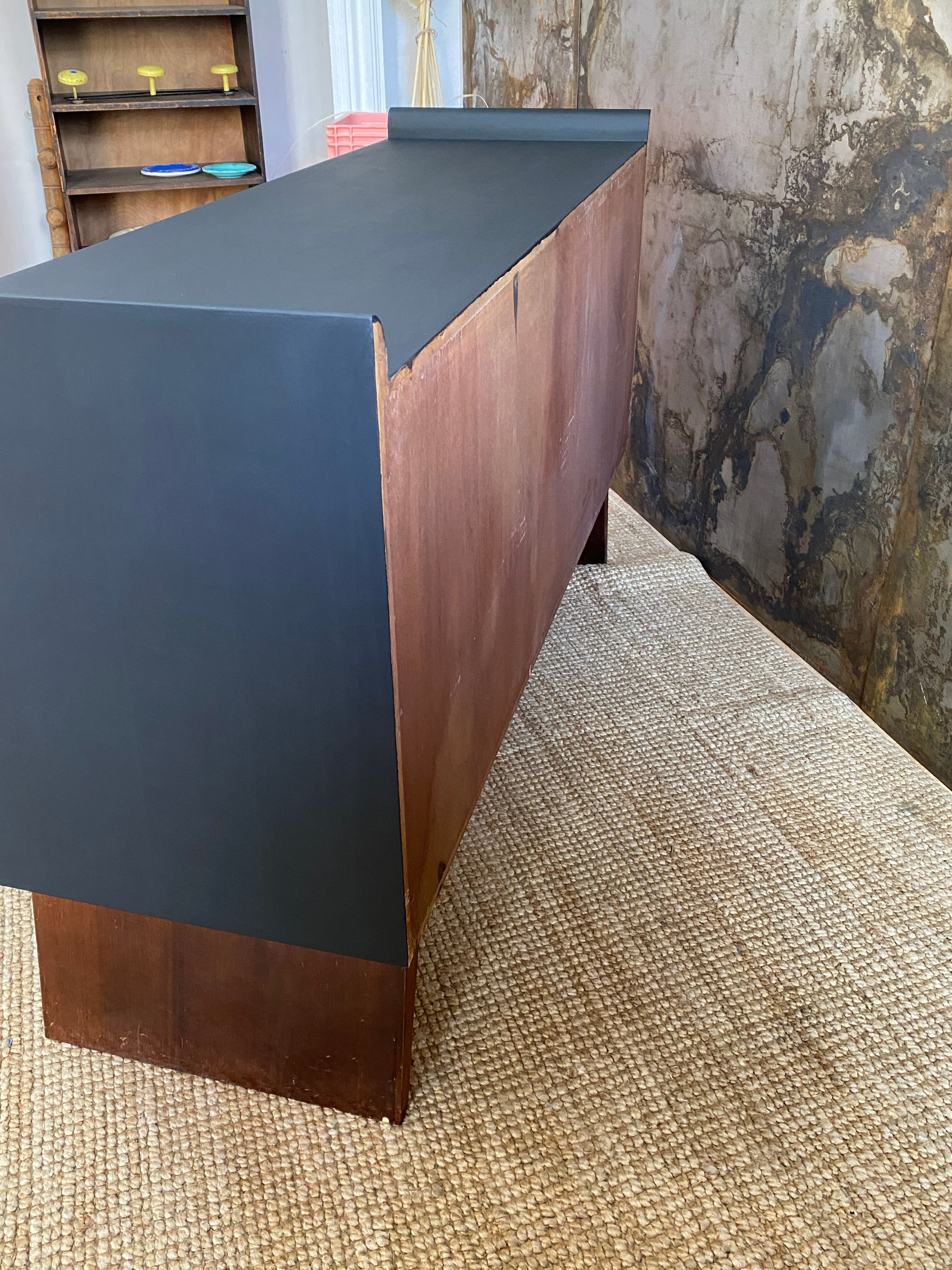 Chest of drawers feet boat