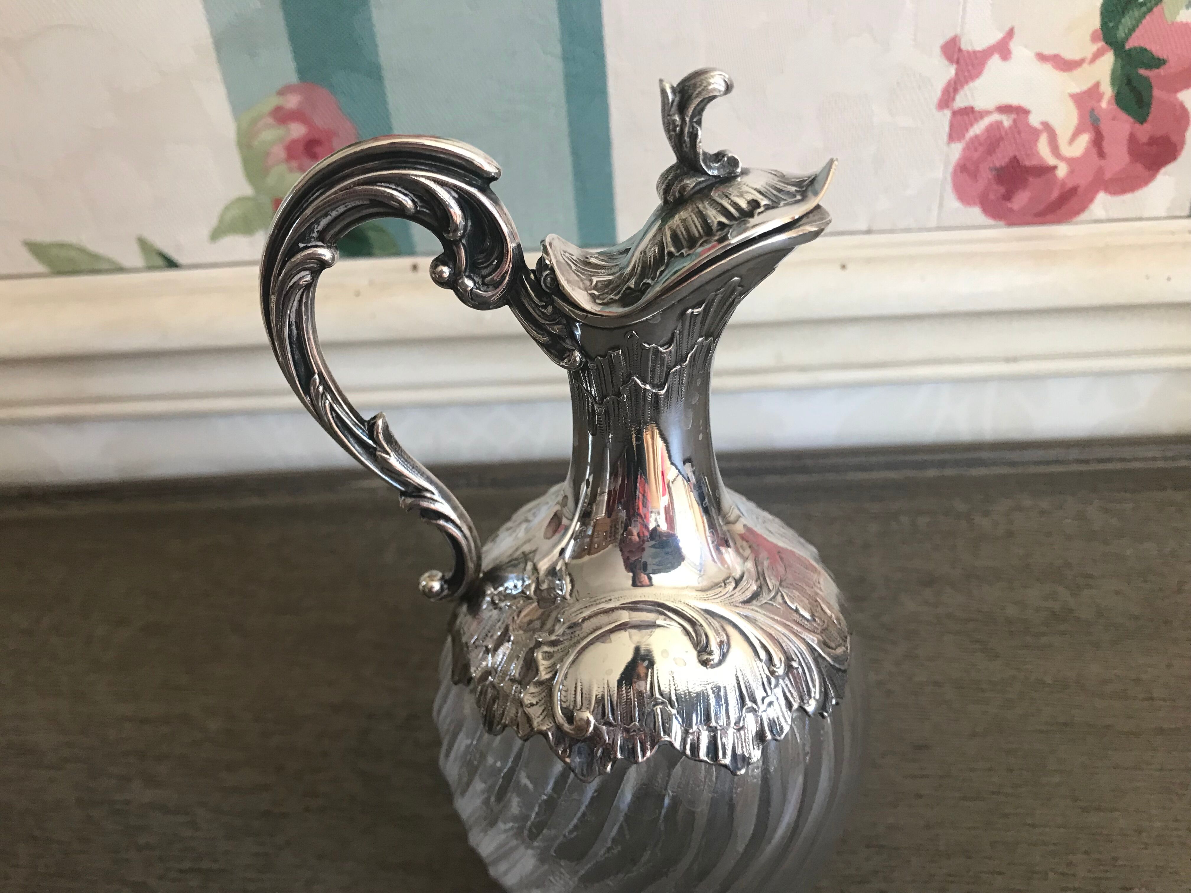 Flacon à liqueur métal argenté et verre