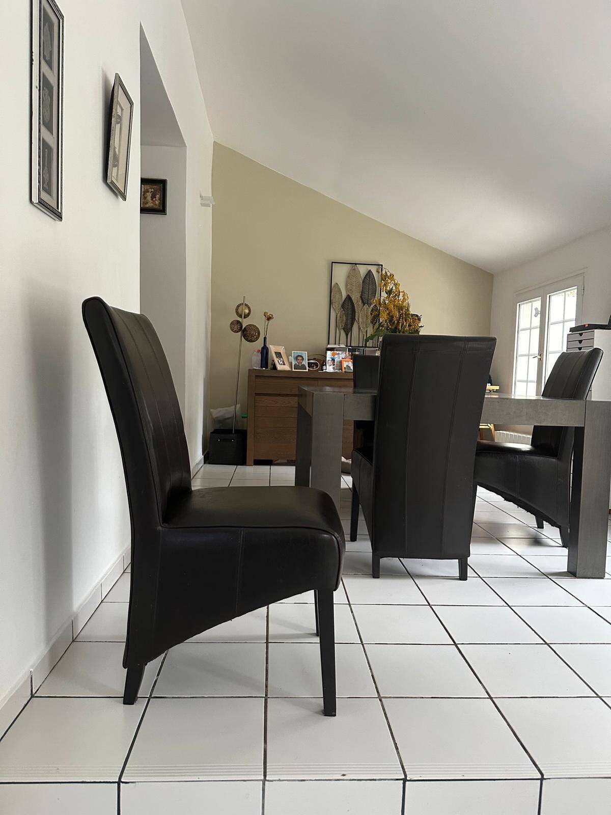 Table de salle à manger en bois massif