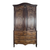 Armoire Louis XV en chêne à chapeau de gendarme et quatre tiroirs