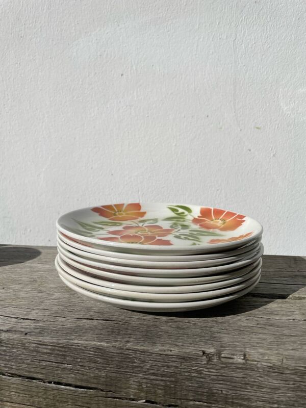 8 assiettes plates à fleurs Moulin des Loups