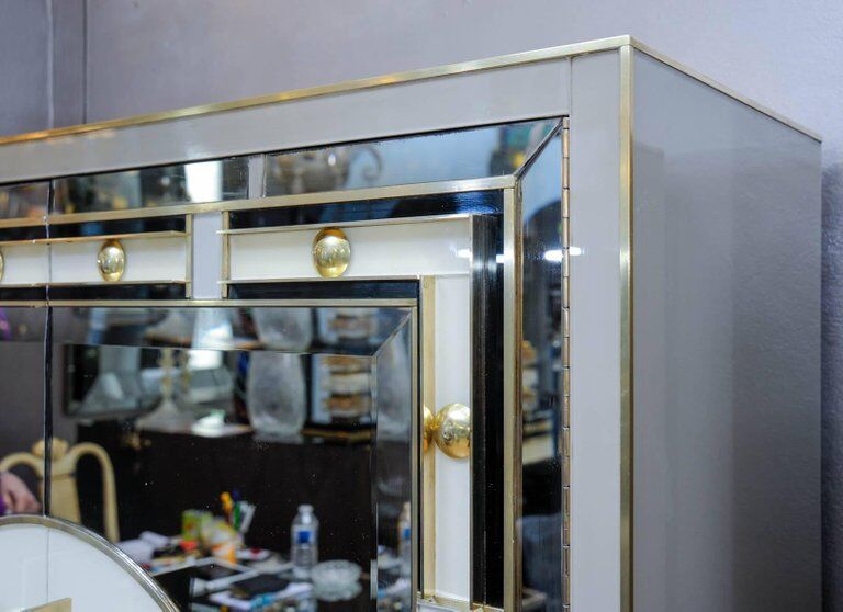 Cabinet tinted glass