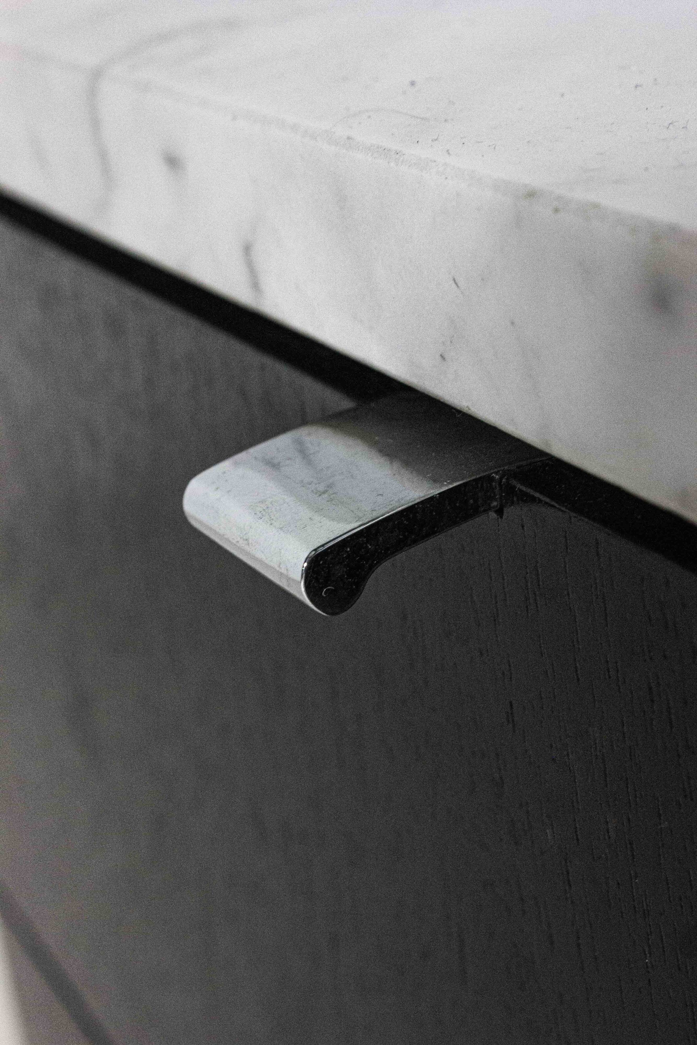 Meuble d'appoint exécutif avec serrure par Florence Knoll, 1970