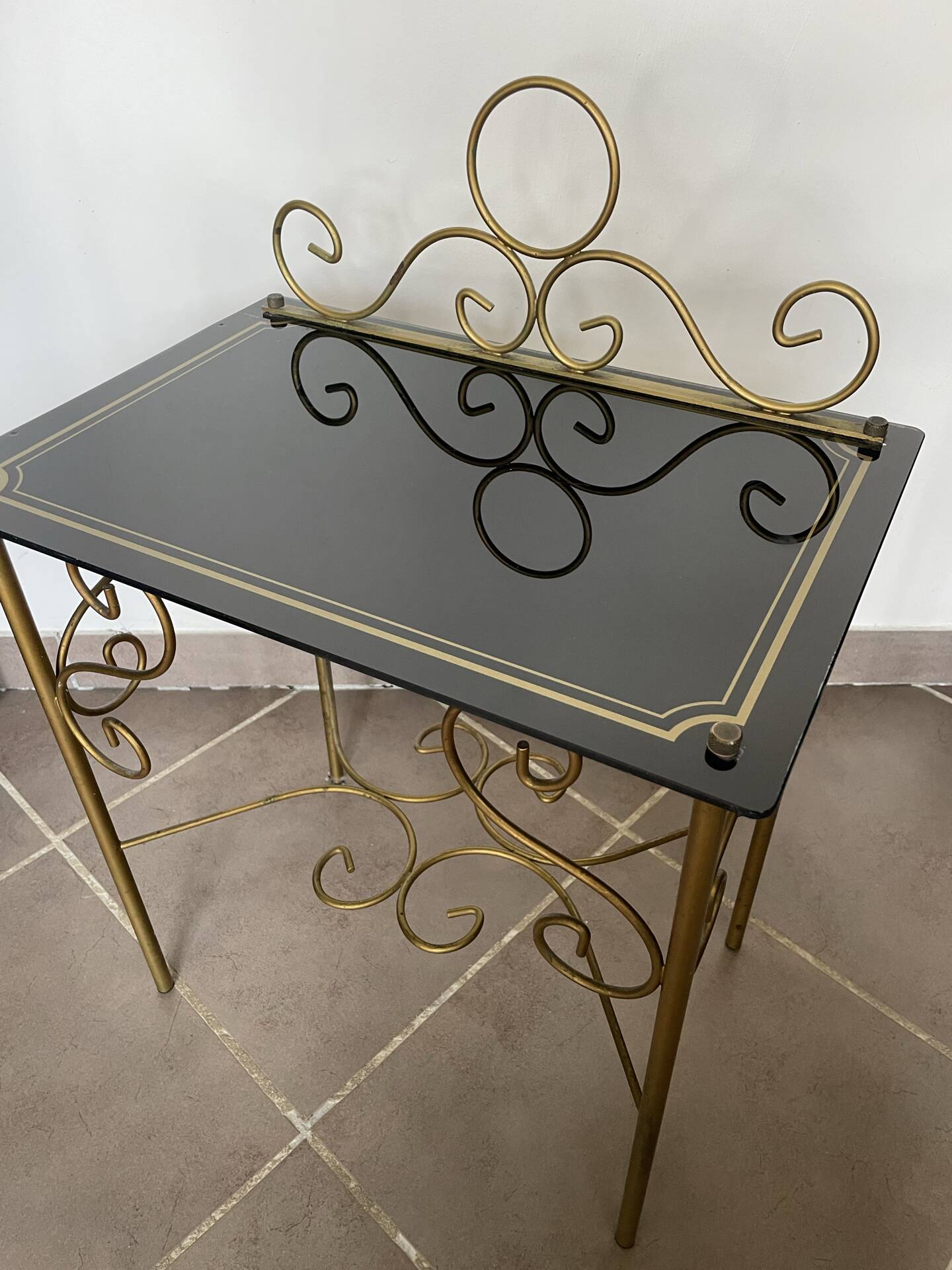 Vintage gilded metal side table, glazed ceramic trays