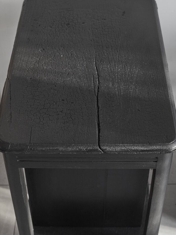 Table d'appoint en bois brûlé - shou-sugi-ban