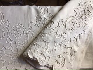 Linen adornment Richelieu OC