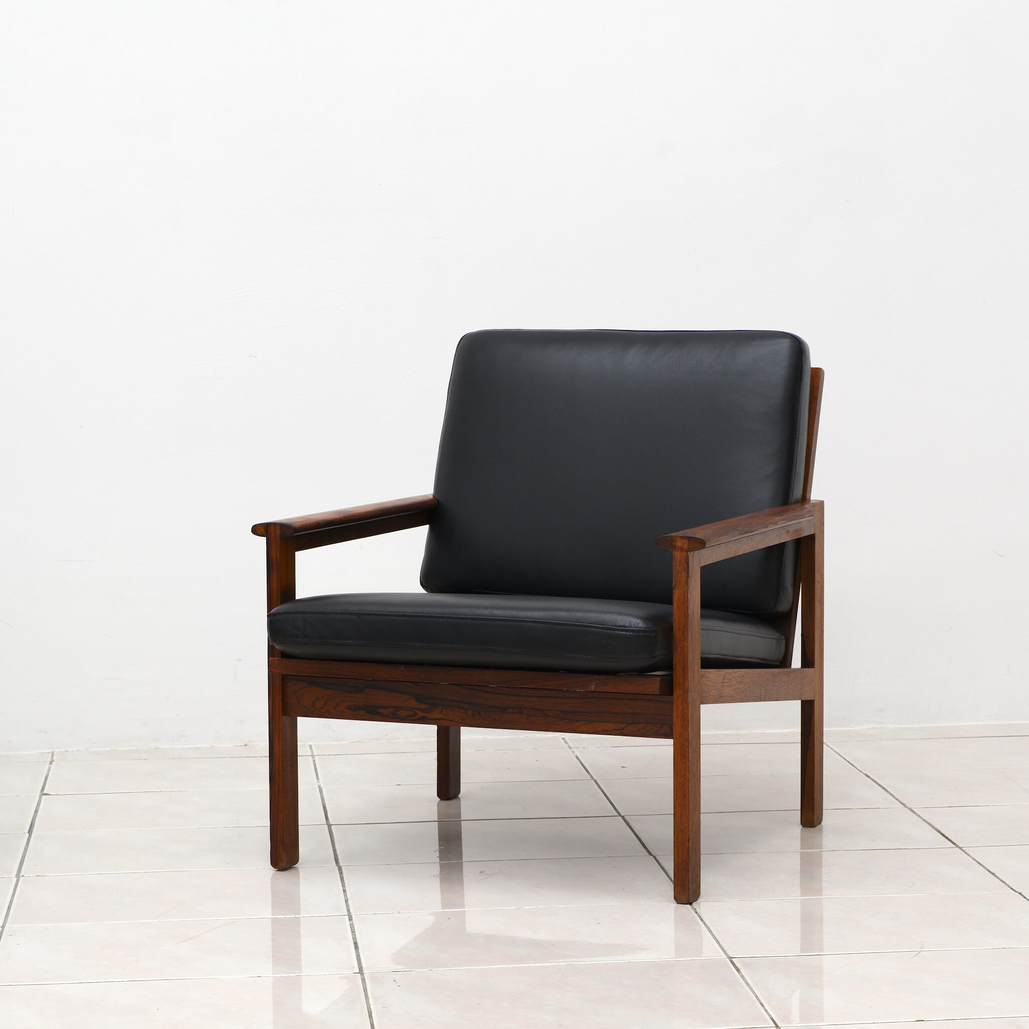 "Capella" seating group in rosewood by Niels Eilersen for Illum Wikkelsoe